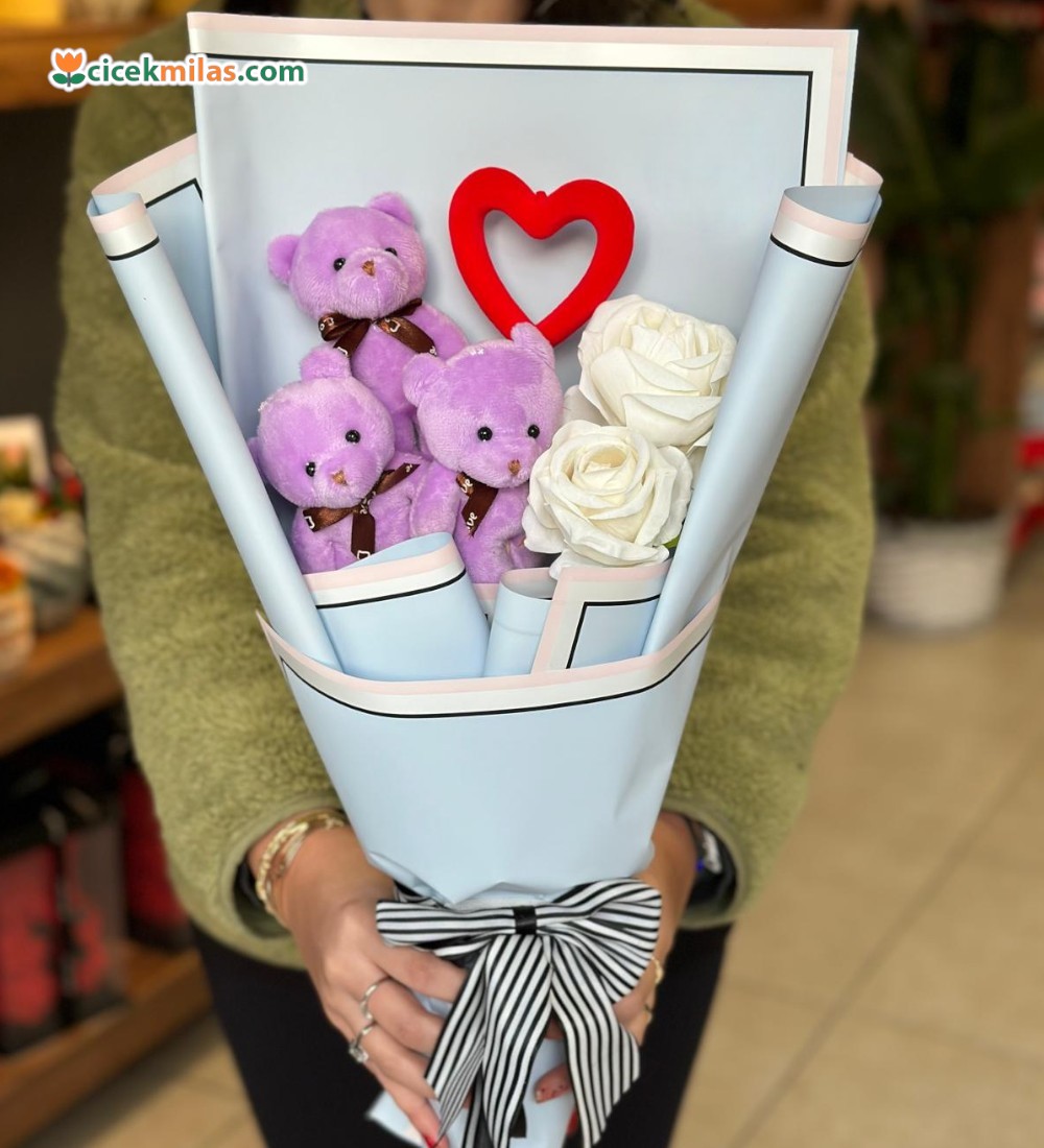 2 Beyaz Gül Ve 3 Lila Ayıcık Buketi